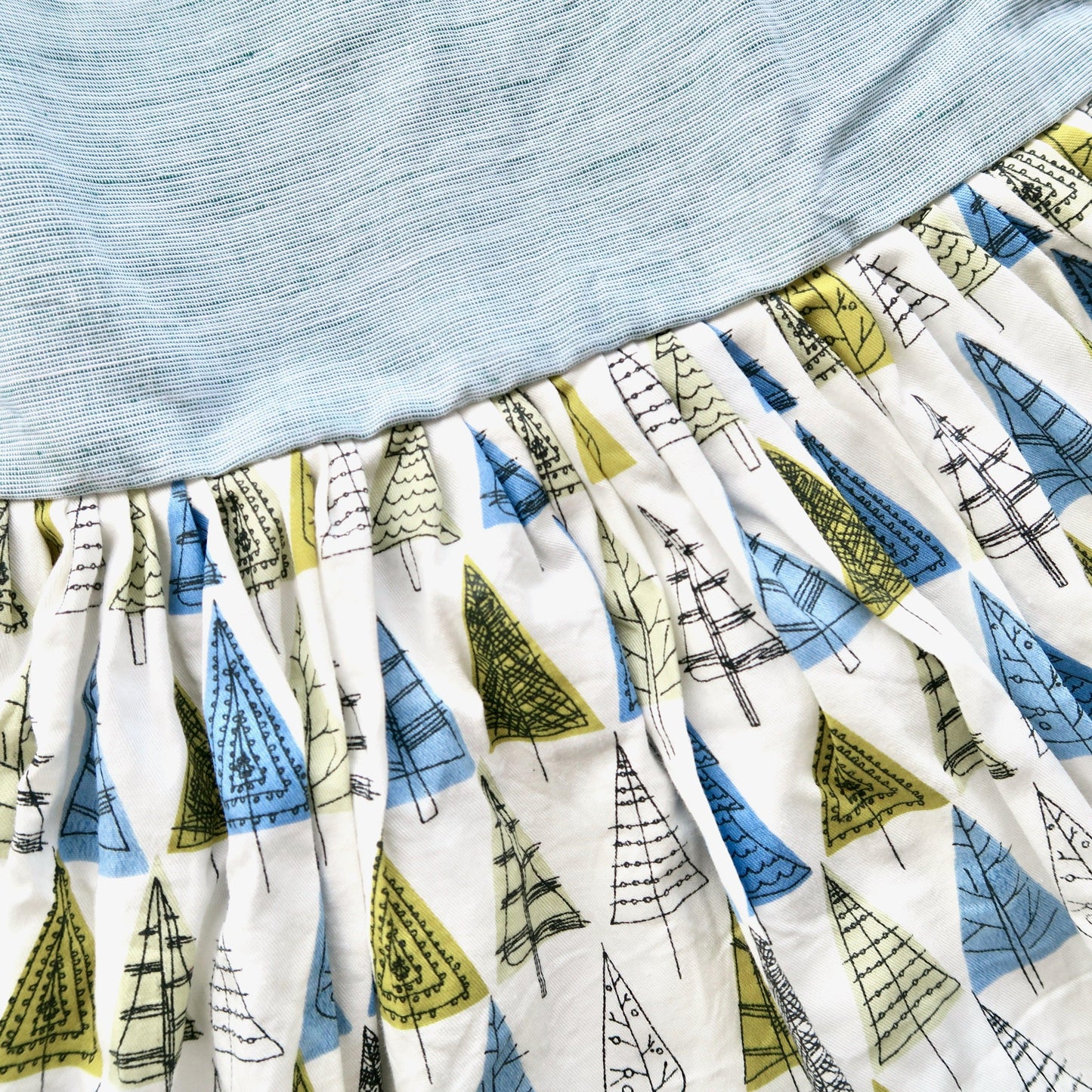 Pansy Dress in Triangle Trees White & Green Linen - Lil' Tati