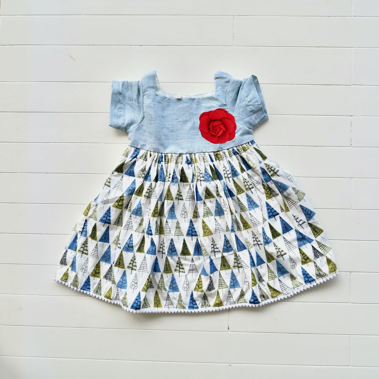 Pansy Dress in Triangle Trees White & Green Linen - Lil' Tati