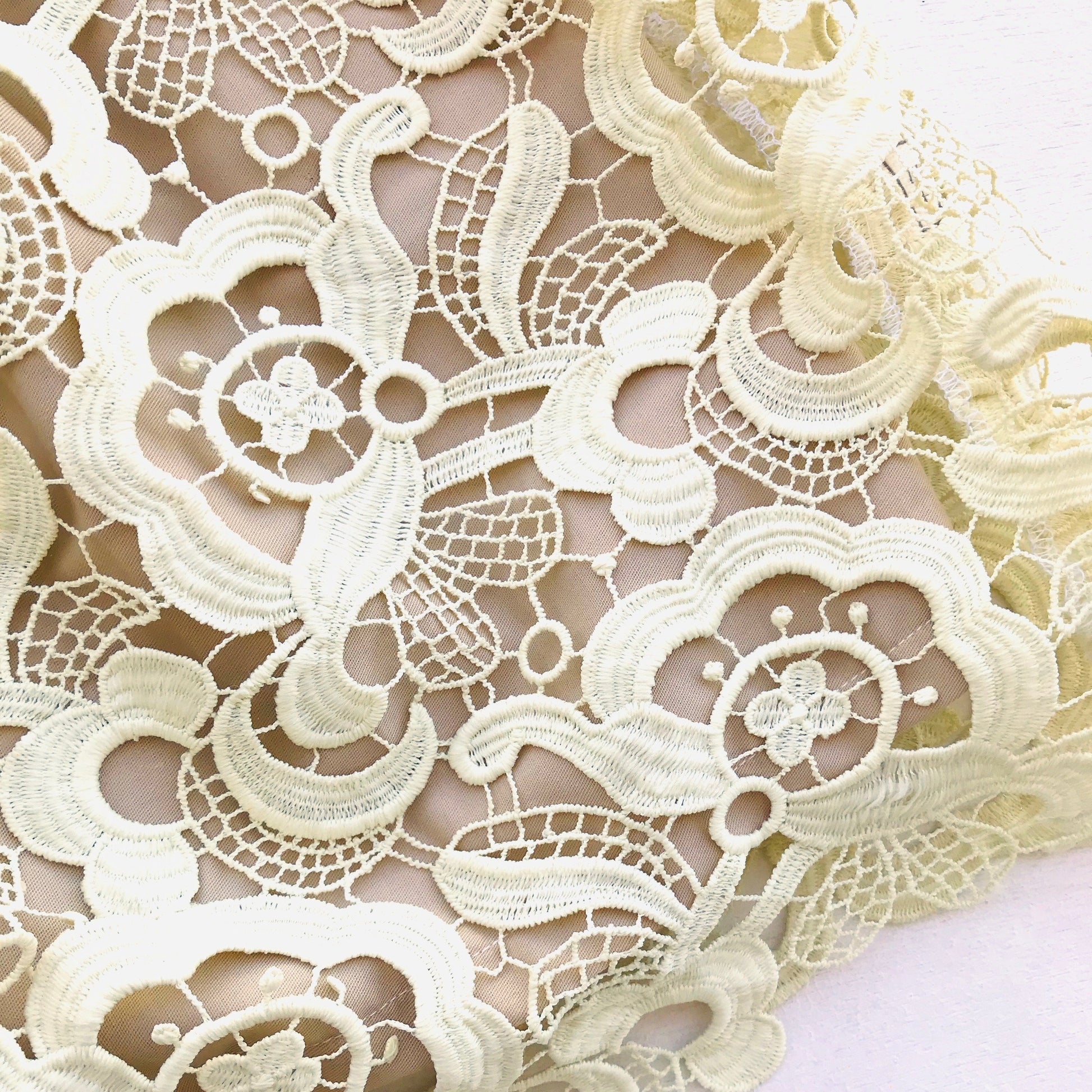 Iris Dress in Pale Yellow Lace - Lil' Tati